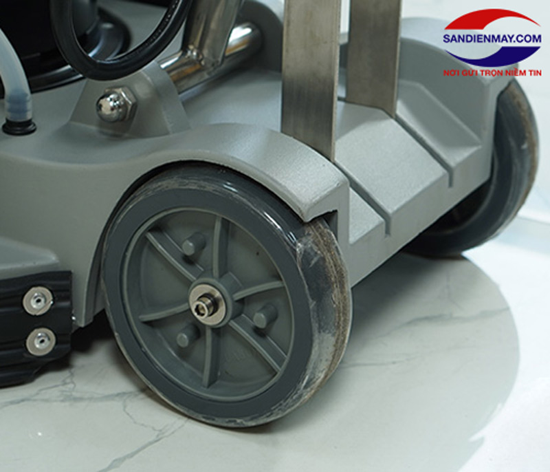 Bánh xe hỗ trợ tối đa cho việc di chuyển của máy đánh sàn bê tông