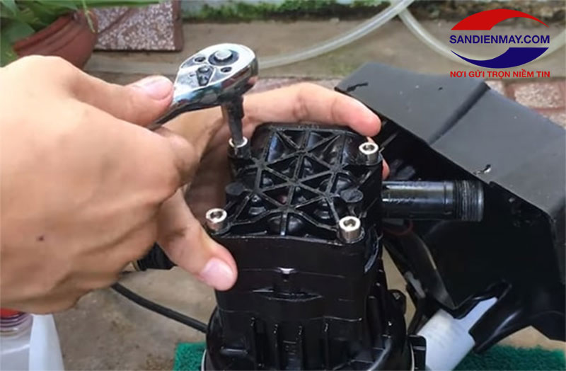 Máy rửa xe bị rung giật