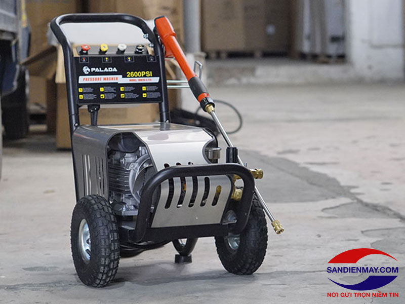Máy rửa xe công nghiệp được trang bị công suất mạnh mẽ