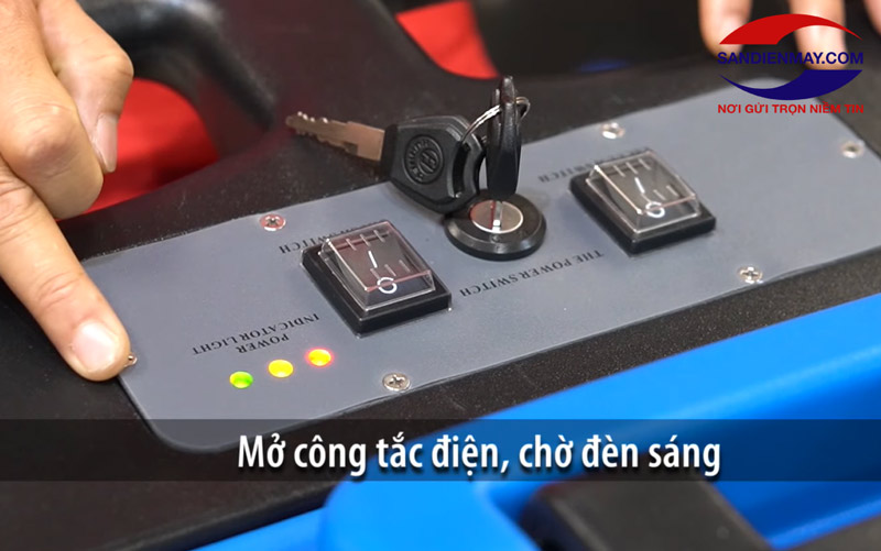 Chờ đèn sáng 3 giây cho máy khởi động