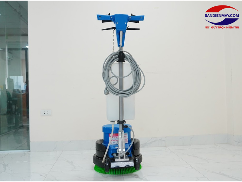 Dây điện với tổng chiều dài lên đến 12m
