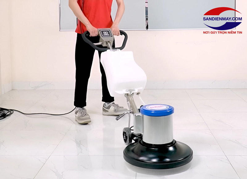 Điều chỉnh tay cầm phù hợp với tầm làm việc