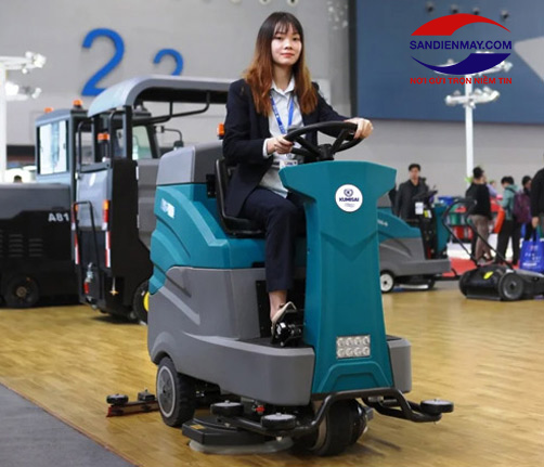 Máy lau sàn ngồi lái Kumisai KMS 110B
