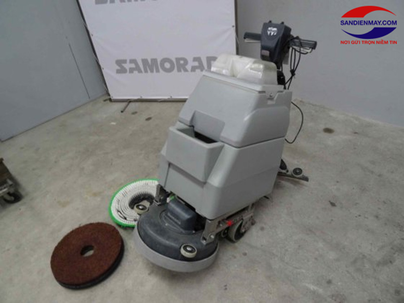 Máy chà sàn cũ có giá thành rẻ, là lựa chọn của nhiều người hiện nay
