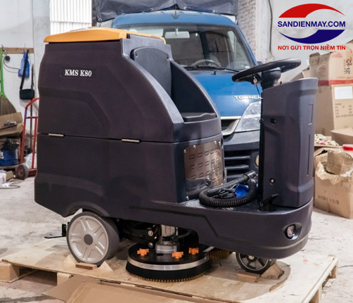 Máy lau sàn ngồi lái Kumisai KMS K80