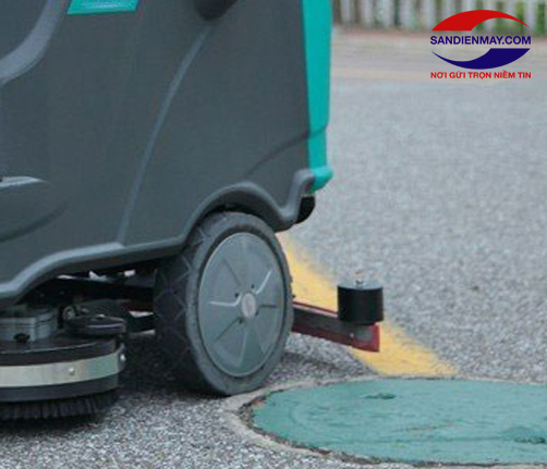 Máy lau sàn ngồi lái Kungfu Clean KF 1350