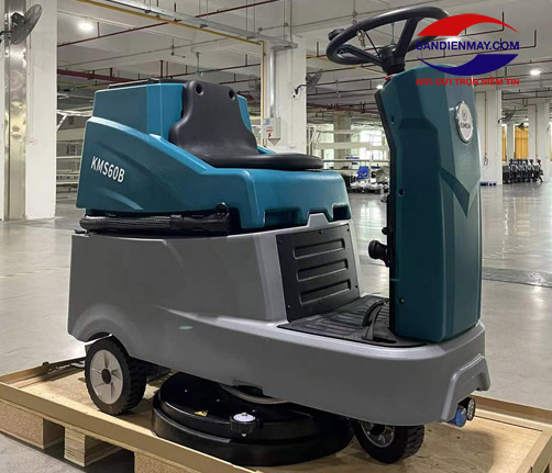 Máy đánh sàn liên hợp ngồi lái Kumisai KMS 60B