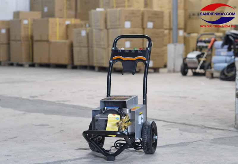 Máy rửa xe cao áp giúp công việc vệ sinh xe cộ được thuận tiện hơn