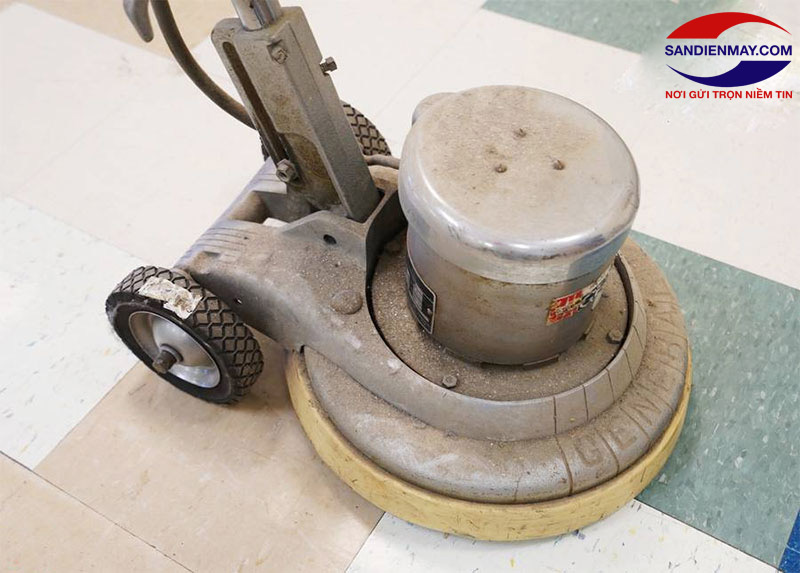 Người mua gặp khó khăn trong việc đánh giá chất lượng máy chà sàn cũ
