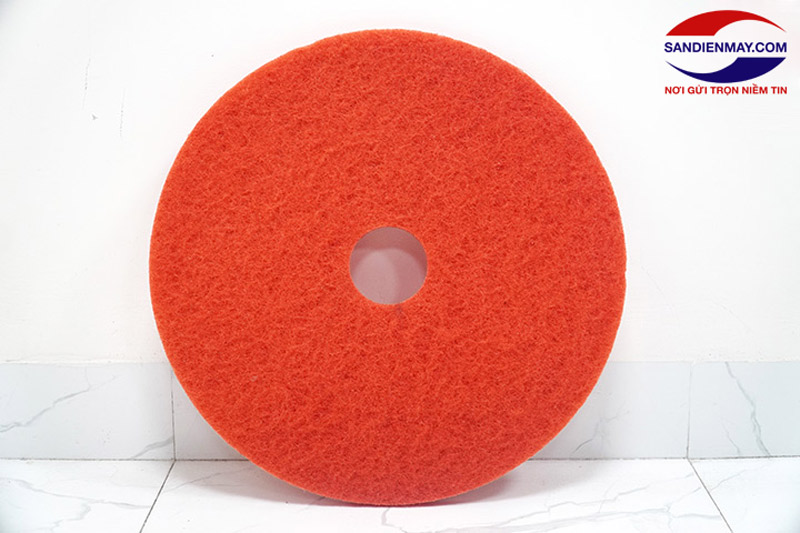 Pad chà màu đỏ mềm hơn so với pad chà sàn màu đen