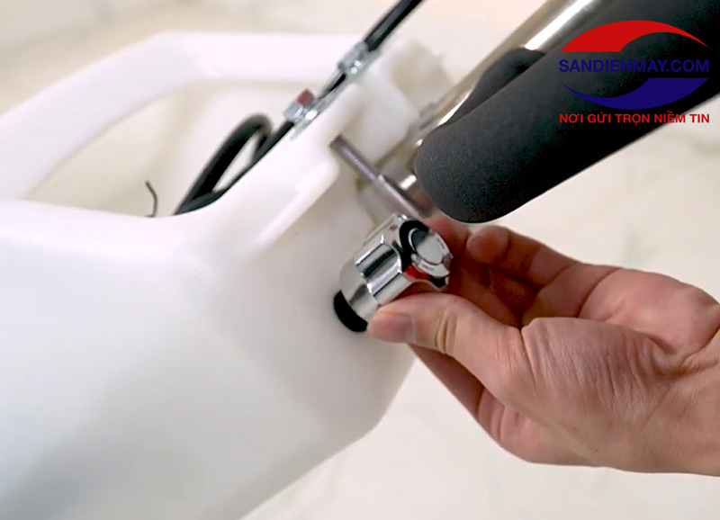 Sử dụng van để điều chỉnh lượng nước tiết ra