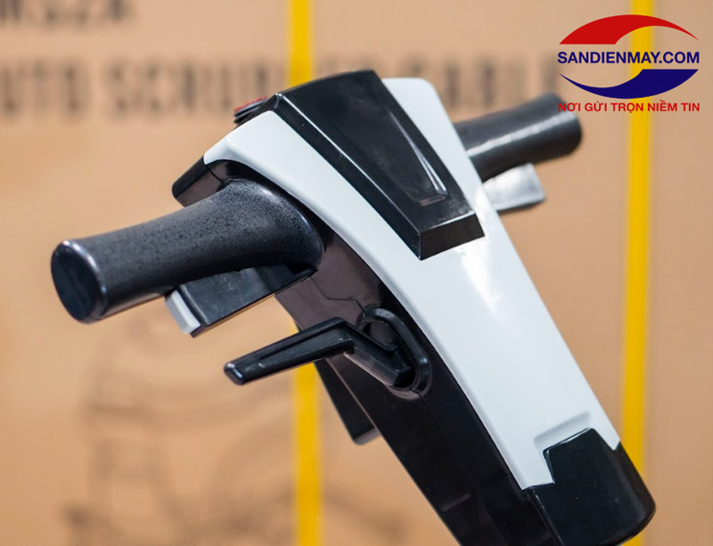 Tay cầm điều khiển của máy chà sàn công nghiệp Palada PD2A