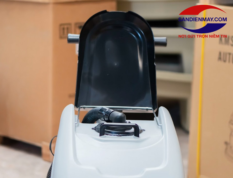 Xả hết nước khi đầy, tránh nước tràn vào motor gây chập, cháy
