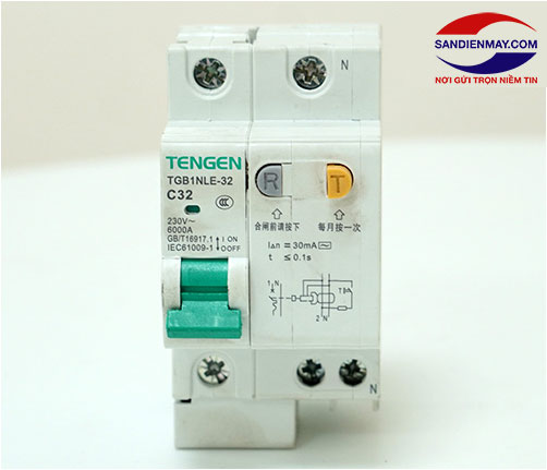 At tô mát máy rửa xe