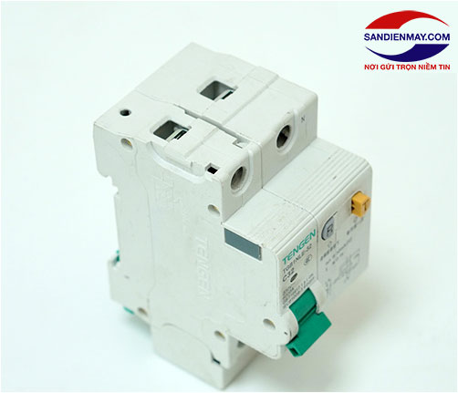 At tô mát máy rửa xe