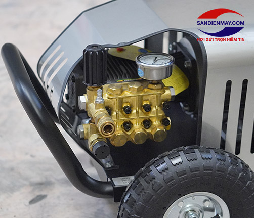 Máy xịt rửa xe giá rẻ Kumisai 18M17.5-3T4