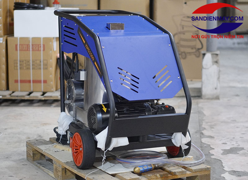Máy rửa xe hơi nước nóng