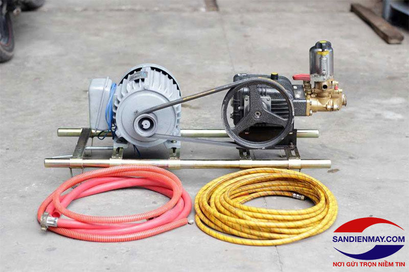 Máy xịt rửa xe dây đai có hệ thống motor truyền động đầu bơm bằng dây đai