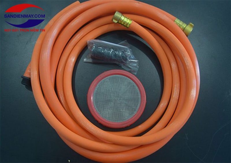 Thiết kế dây dẫn nước dài giúp mở rộng phạm vi xịt rửa 