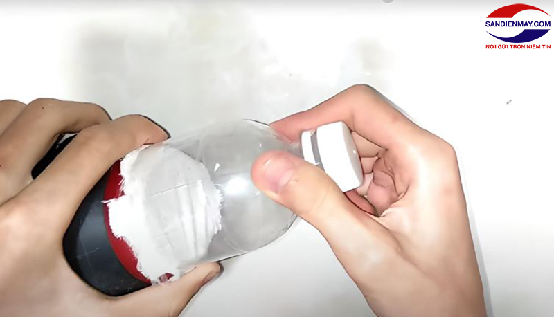 Bọc kín phần tản nhiệt của máy sấy tóc