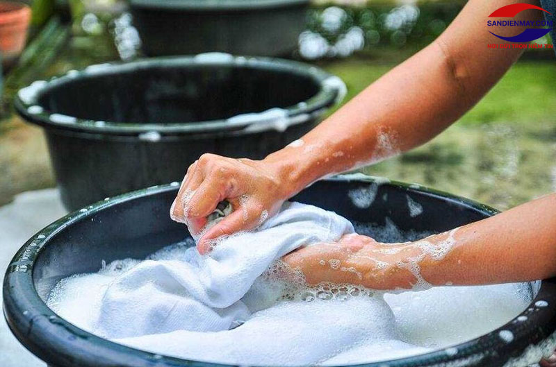 Giặt rèm cửa bằng tay