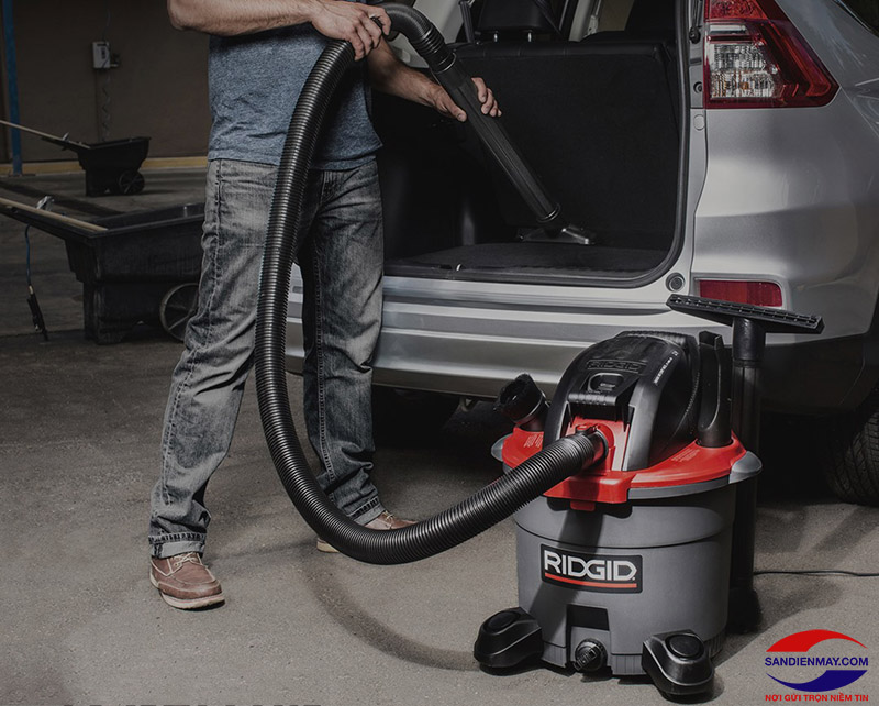 Máy hút bụi công nghiệp Ridgid WD1255ND được dùng để vệ sinh nội thất ô tô