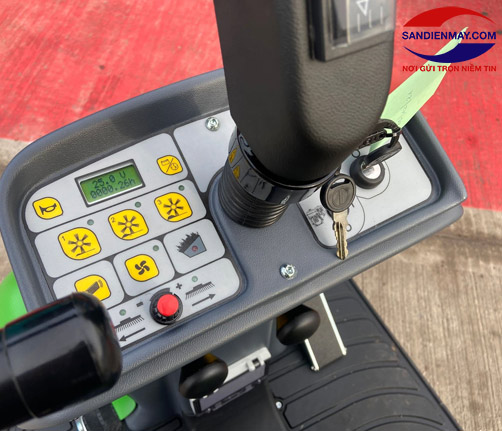 Xe quét rác công nghiệp ngồi lái IPC 1050