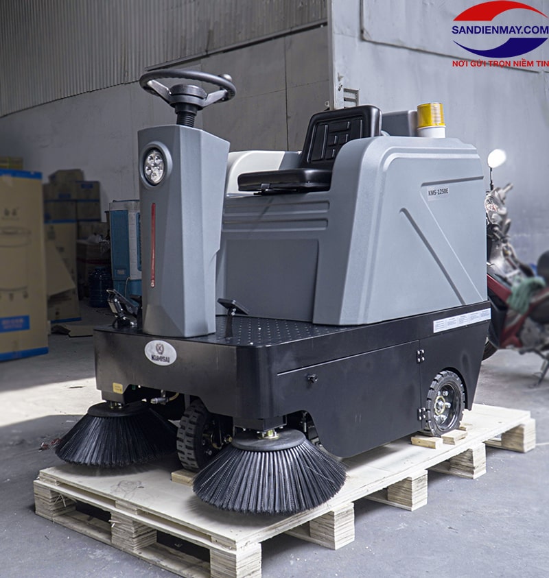 Xe quét đường Kumisai - Hiệu suất vệ sinh ấn tượng