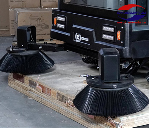 Xe quét rác công nghiệp ngồi lái Kumisai KMS-S12