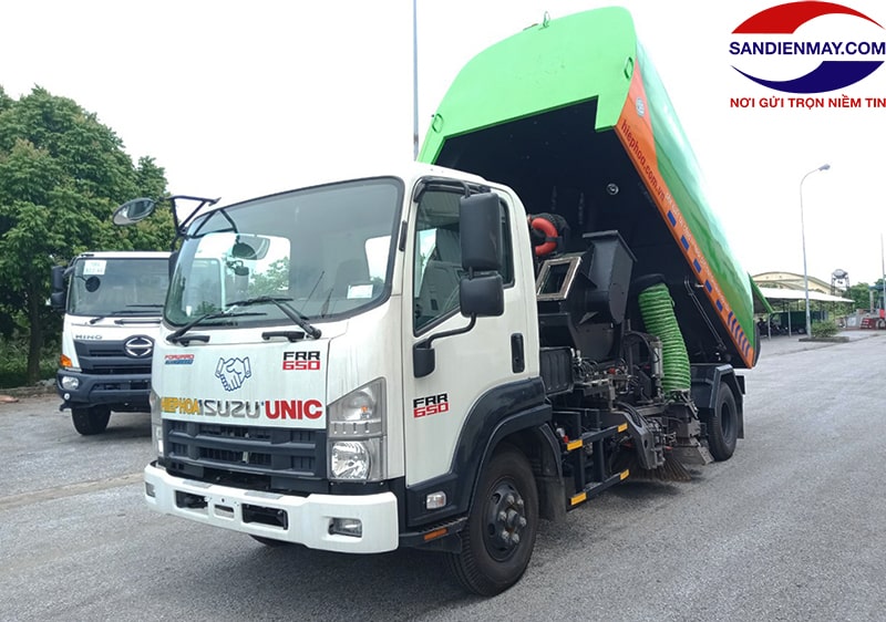 Xe quét đường hút bụi Isuzu 4.5 khối
