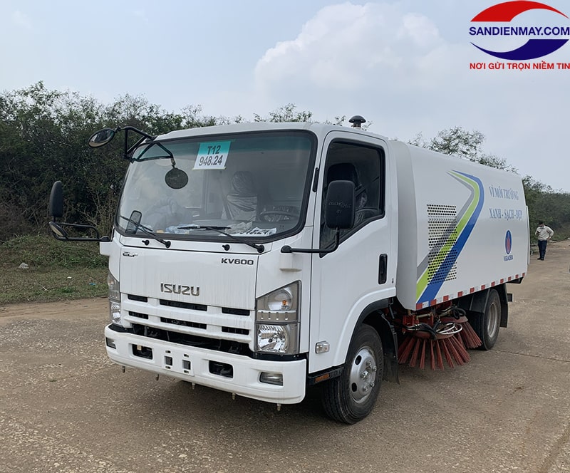 Xe quét đường hút bụi Isuzu 8 khối