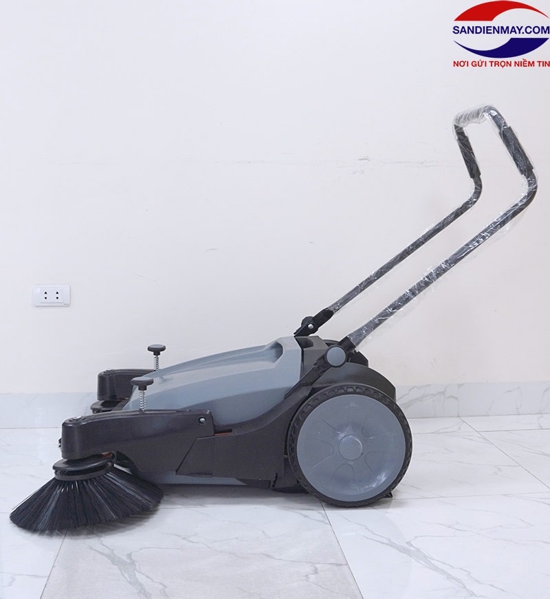 Xe quét rác Kumisai KMS-S1 có phần tay đẩy chắc chắn