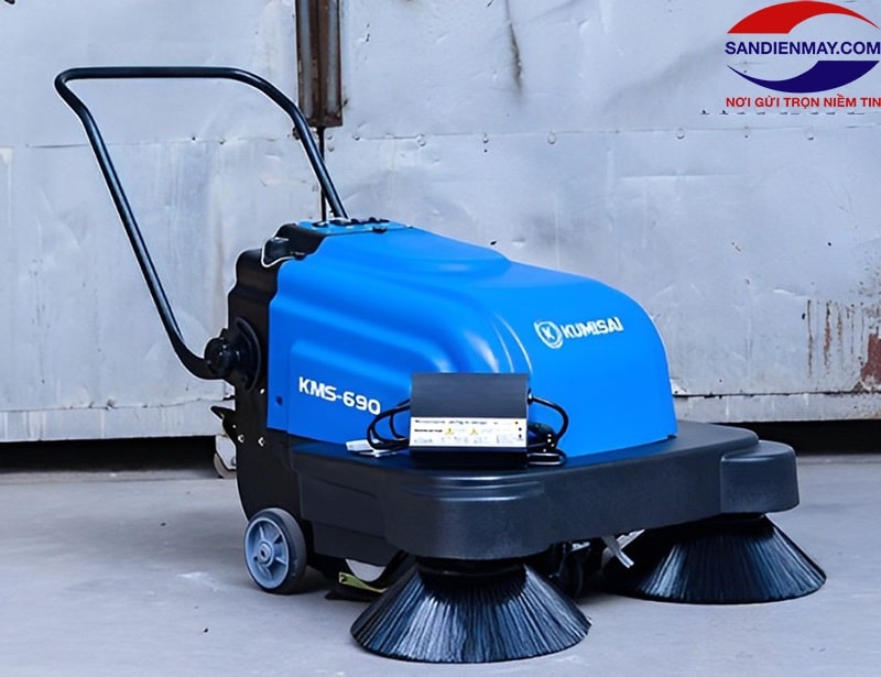 Máy quét rác đẩy tay chạy ắc quy Kumisai KMS 690