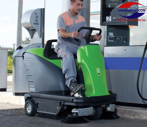 Xe quét rác công nghiệp ngồi lái IPC 1050