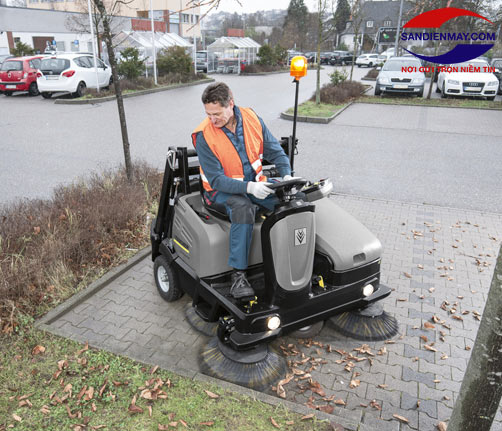 Máy quét rác ngồi lái Karcher KM 125/130 R D+KSSB