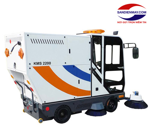 Xe quét đường hút bụi ngồi lái Kumisai KMS 2200