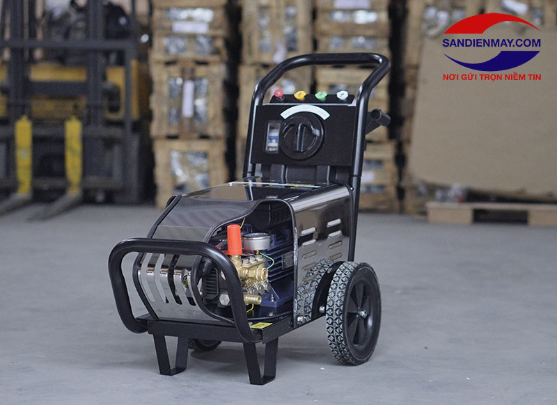   Giá bán máy rửa xe hãng Kumisai cực hợp lý