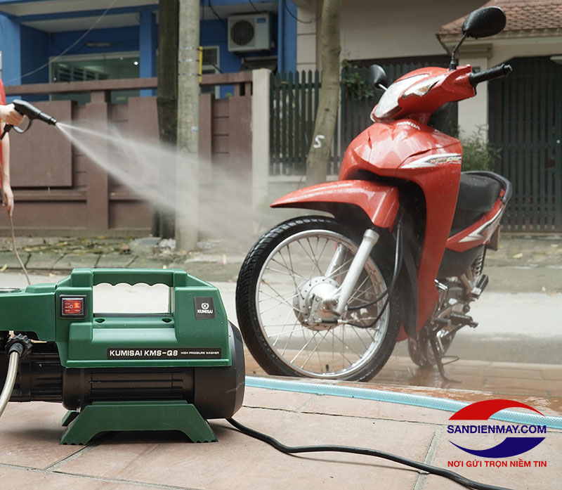   Máy xịt rửa xe gia đình Kumisai sở hữu hiệu quả xịt rửa ấn tượng