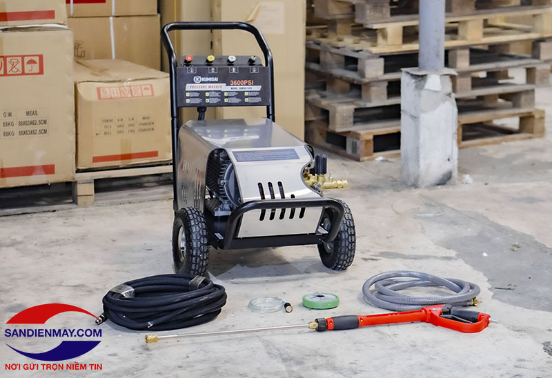    Nên mua máy bơm nước tăng áp rửa xe chính hãng