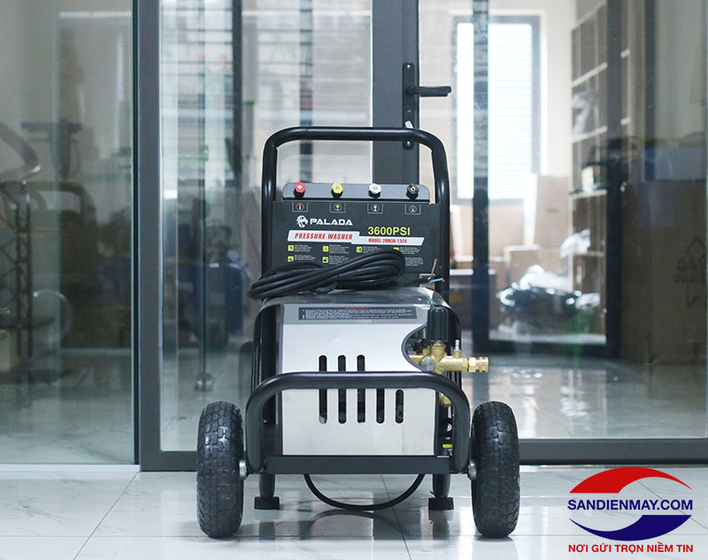    Palada được trang bị công suất mạnh mẽ, mang lại hiệu suất xịt rửa ấn tượng